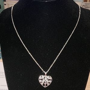 NWT .10 ctw Diamond heart pendant